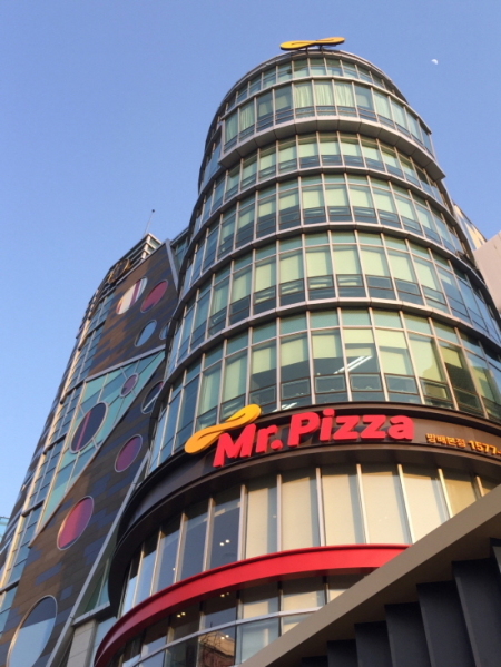 MP그룹 상장 폐지 여부를 심의ㆍ의결하는 한국거래소 기업심사위원회가 다음달 3일 열릴 것으로 알려지면서 지난 1년간 MP그룹의 경영 정상화 노력이 성과를 거둘지 관심이 쏠린다. 사진은 지난해 12월 매각한 서울 서초구 MP그룹 본사 사옥 이미지.  [제공=MP그룹]