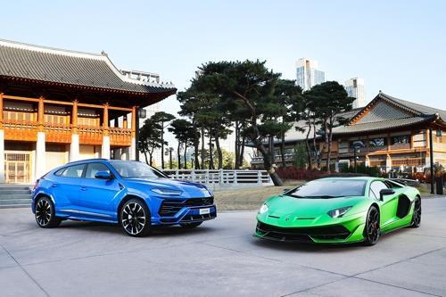 From Left: Lamborghini's super Urus SUV and Aventador SVJ (Yonhap)