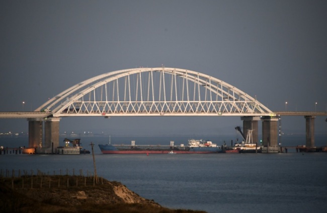 The Kerch bridge is seen blocked for ships entrance, near Kerch, Crimea, Sunday, Nov. 25, 2018. A Russian coast guard vessel rammed a Ukrainian navy tugboat near Crimea, damaging the ship's engines and hull, the Ukrainian navy said Sunday. (AP)