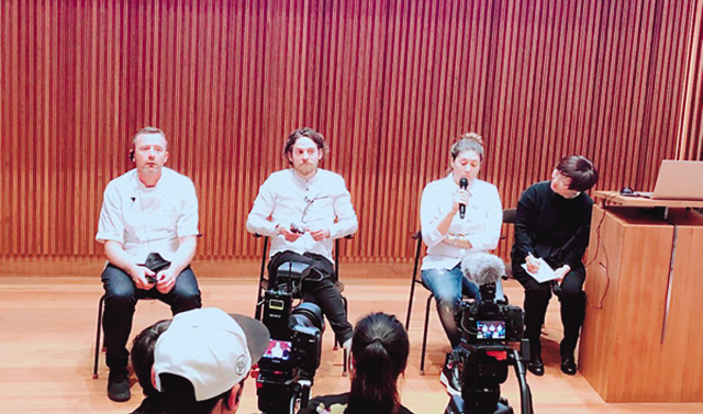 서울고메2018 ‘지구를 살리는 미래의 식탁’ 포럼에 참석한 댄 헌터,  파울 안드리아스 지스카, 마카레나 데 카스트로 셰프(사진 왼쪽부터).