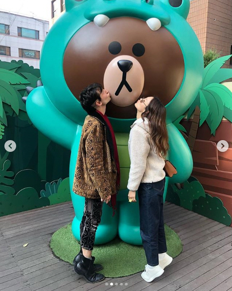 (Instagram)