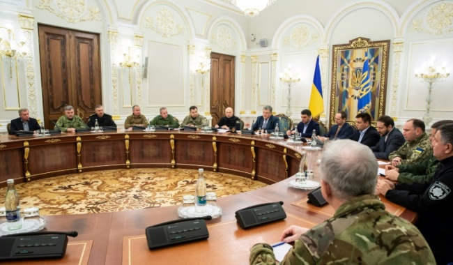 Ukrainian President Petro Poroshenko held a meeting of his military cabinet after the clash with Russia in the Kerch Strait (AFP)