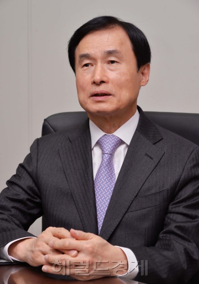 심창섭 판사는 △경북고 △서울대 법대 △서울지법 부장판사 △법무법인 KCL 변호사 △現 서울중앙지법 소액사건 전담 단독판사