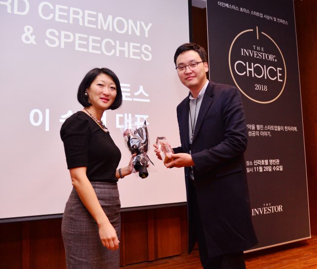 Fleur Pellerin, co-founder and managing partner of Korelya Capital (left) and TOSS CEO Lee Seung-gun. (Park Hyun-koo/The Korea Herald)