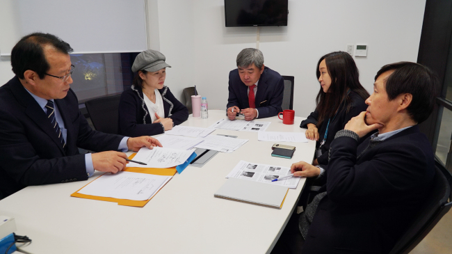 (Members of The Korea Herald Finance Awards Board review candidates for the awards at Herald Corp.’s head office in Seoul. Lim Jeong-yeo/The Korea Herald)