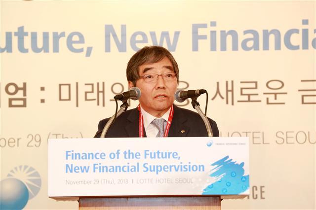 윤석헌 금융감독원장이 29일 서울 소공동 롯데호텔에서 개최된 ‘국제심포지엄’에서 발언하고 있다. [제공=금융감독원]