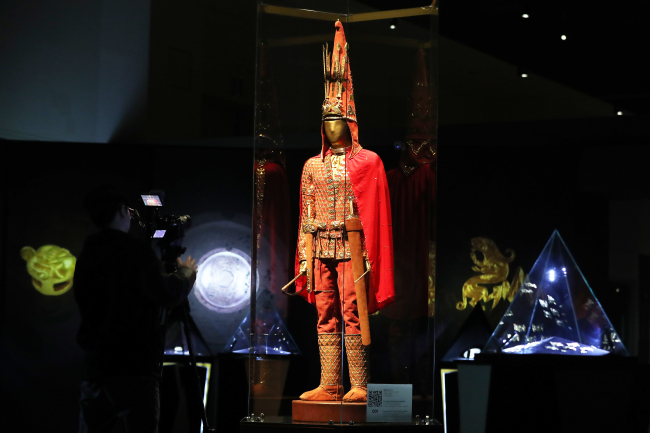 Kazakhstan’s iconic “Golden Man” is displayed with full vestment (Yonhap)