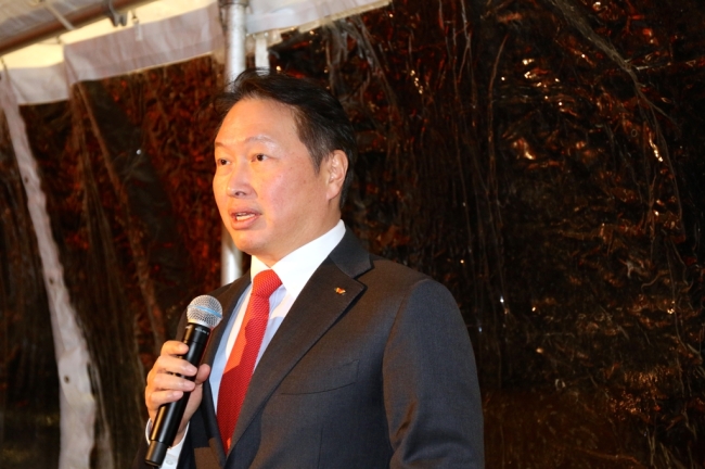 This photo shows SK Group Chairman Chey Tae-won speaking at the opening of SK hynix's office in Washington on Nov. 28, 2018. (Yonhap)