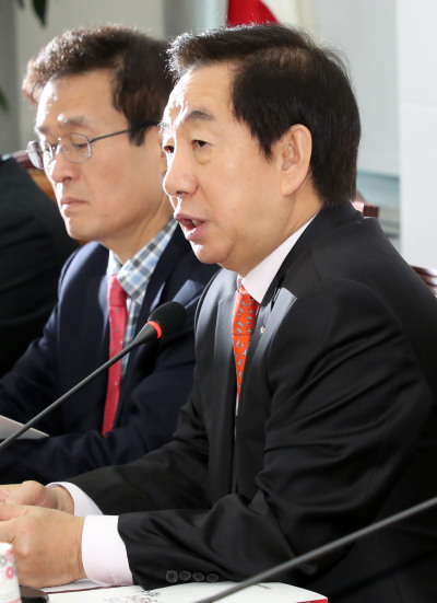 자유한국당 김성태 원내대표가 30일 국회에서 열린 원내대책회의에서 청와대 직원들의 근무시간 골프 의혹과 관련 조국 수석의 책임있는 행동을 촉구하고 나섰다. [사진=연합뉴스]