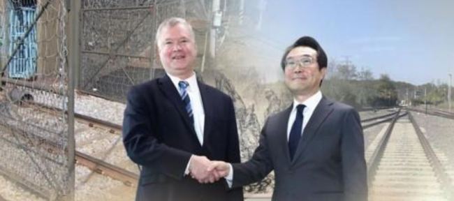 This combined image of Lee Do-hoon (R), special representative for Korean Peninsula peace and security affairs at South Korea's foreign ministry, and his US counterpart, Stephen Biegun of the US State Department, was provided by Yonhap News TV. (Yonhap)