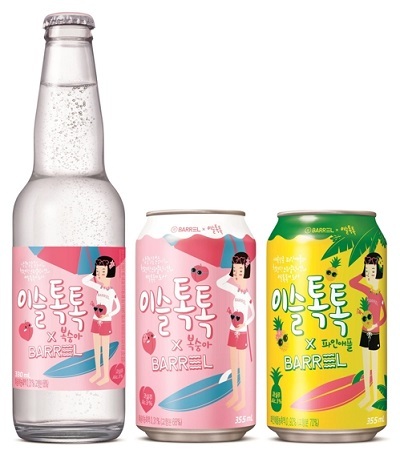 Hite Jinro’s Isul Tok Tok in peach and pineapple flavors (Yonhap)