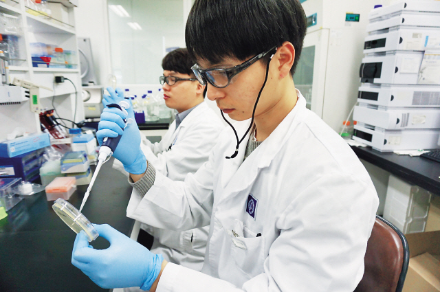 국내 제약바이오사들의 기술력이 높아지면서 해외 제약사에 기술수출하는 계약이 줄을 잇고 있다.