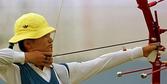 This file photo taken Sept. 27, 1986, shows South Korean archer Kim Jin-ho competing at the 1986 Asian Games in Seoul. (Yonhap)