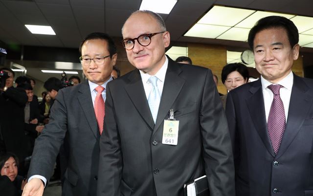General Motors Co. Vice President Barry Engle (Yonhap)