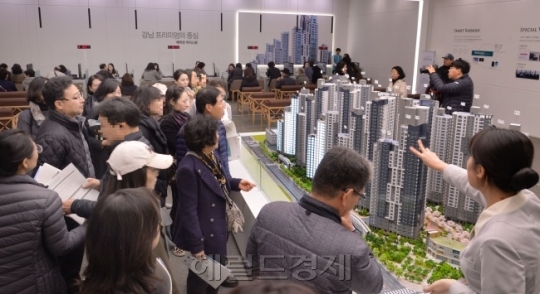 서울 서초구 '래미안 리더스원' 견본주택 모습 [사진=정희조 기자/checho@heraldcorp.com]