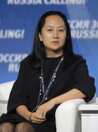 <YONHAP PHOTO-2232> epa07211367 (FILE) - Meng Wanzhou, Chief Financial Officer of Huawei, attends the VTB Capital's 'RUSSIA CALLING' investment forum in Moscow, Russia, 02 October 2014 (reissued 06 December 2018). Meng Wanzhou has been arrested in Canada at the request of US authorities. According to US media reports, Meng Wanzhou was detained for potential US sanction violations. EPA/MAXIM SHIPENKOV/2018-12-06 09:30:43/ <저작권자 ⓒ 1980-2018 ㈜연합뉴스. 무단 전재 재배포 금지.>
<YONHAP PHOTO-2232> epa07211367 (FILE) - Meng Wanzhou, Chief Financial Officer of Huawei, attends the VTB Capital's 'RUSSIA CALLING' investment forum in Moscow, Russia, 02 October 2014 (reissued 06 December 2018). Meng Wanzhou has been arrested in Canada at the request of US authorities. According to US media reports, Meng Wanzhou was detained for potential US sanction violations. EPA/MAXIM SHIPENKOV/2018-12-06 09:30:43/ <저작권자 ⓒ 1980-2018 ㈜연합뉴스. 무단 전재 재배포 금지.>