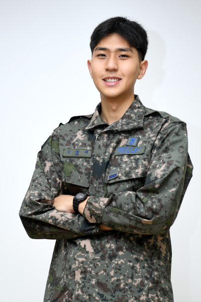 공군에 입대해 수능을 준비, 올해 수능 만점을 받은 김형태 일병 [사진=공군]