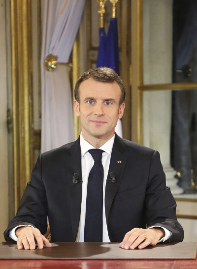 <YONHAP PHOTO-1075> French President Emmanuel Macron poses before a special address to the nation, his first public comments after four weeks of nationwide 'yellow vest' protests, at the Elysee Palace, in Paris, Monday, Dec. 10, 2018. Facing exceptional protests, French President Emmanuel Macron is promising to speed up tax relief for struggling workers and to scrap a tax hike for retirees. (Ludovic Marin/Pool Photo via AP)/2018-12-11 05:03:20/ <저작권자 ⓒ 1980-2018 ㈜연합뉴스. 무단 전재 재배포 금지.>
<YONHAP PHOTO-1075> French President Emmanuel Macron poses before a special address to the nation, his first public comments after four weeks of nationwide 'yellow vest' protests, at the Elysee Palace, in Paris, Monday, Dec. 10, 2018. Facing exceptional protests, French President Emmanuel Macron is promising to speed up tax relief for struggling workers and to scrap a tax hike for retirees. (Ludovic Marin/Pool Photo via AP)/2018-12-11 05:03:20/ <저작권자 ⓒ 1980-2018 ㈜연합뉴스. 무단 전재 재배포 금지.>