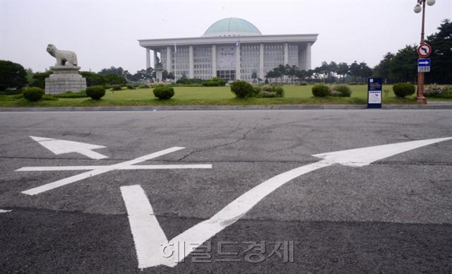4차산업을 외쳤던 국회가 2019년도 4차산업 핵심분야 예산을 최소 140억 삭감한 것으로 나타났다.