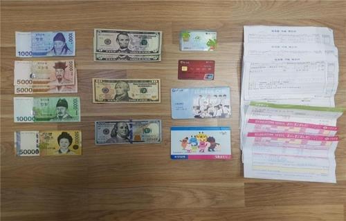 A photo provided by the Incheon Metropolitan Police Agency on Dec. 11, 2018, shows cash seized from arrested Liberians. (Yonhap)