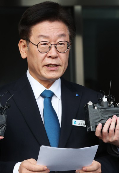이재명 경기도지사가 11일 오후 경기도 수원시 경기도청에서 검찰의 수사결과 발표 관련해 자신의 입장을 밝히고 있다. [사진=연합뉴스]
