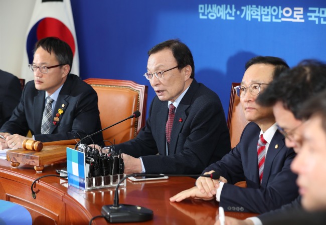 더불어민주당 이해찬 대표가 12일 오전 국회에서 열린 최고위원회의에서 발언하고 있다.[사진=연합뉴스]
더불어민주당 이해찬 대표가 12일 오전 국회에서 열린 최고위원회의에서 발언하고 있다.[사진=연합뉴스]