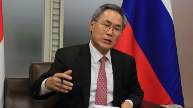 This photo, taken on Nov. 5, 2018, shows Woo Yoon-keun, South Korea's ambassador to Russia, speaking during a meeting with reporters in Moscow. (Yonhap)