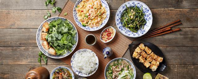 에스닉 푸드 인기가 높아지며 관련 외식업계 성장이 두드러지는 한편 집에서 즐길 수 있는 에스닉 푸드 시장도 커지고 있다. 사진은 베트남요리 전문점 분짜라붐 메뉴 모습.  [제공=분짜라붐]