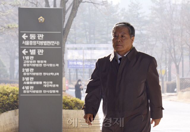 ‘특활비 뇌물’ 김성호 전 국정원장 9차 공판