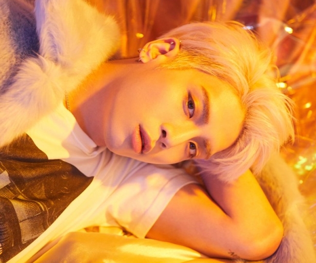 Jonghyun (SHINee's official Twitter @shinee)