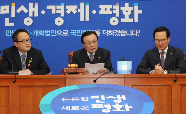 더불어민주당 이해찬 대표가 19일 오전 국회에서 열린 최고위원회의에서 발언하고 있다.[사진=연합뉴스]
더불어민주당 이해찬 대표가 19일 오전 국회에서 열린 최고위원회의에서 발언하고 있다.[사진=연합뉴스]