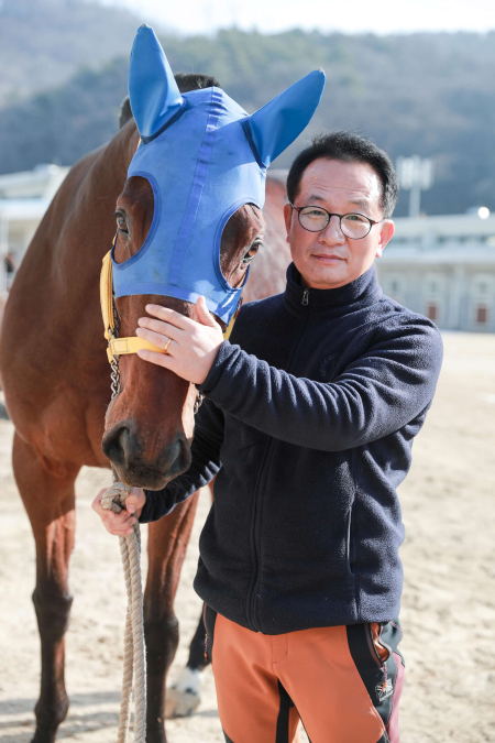 렛츠런파크 서울 최강팀의 주인공 정호익 조교사 [사진=렛츠런파크]
