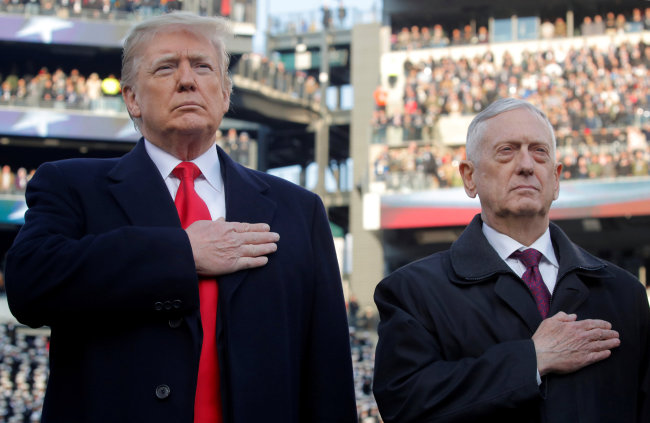 <YONHAP PHOTO-1602> FILE PHOTO: U.S. President Donald Trump and U.S. Defense Secretary Jim Mattis attend the 119th Army-Navy football game at Lincoln Financial Field in Philadelphia, Pennsylvania. Dec. 8, 2018. REUTERS/Jim Young/File Photo/2018-12-21 07:40:16/ <저작권자 ⓒ 1980-2018 ㈜연합뉴스. 무단 전재 재배포 금지.>
<YONHAP PHOTO-1602> FILE PHOTO: U.S. President Donald Trump and U.S. Defense Secretary Jim Mattis attend the 119th Army-Navy football game at Lincoln Financial Field in Philadelphia, Pennsylvania. Dec. 8, 2018. REUTERS/Jim Young/File Photo/2018-12-21 07:40:16/ <저작권자 ⓒ 1980-2018 ㈜연합뉴스. 무단 전재 재배포 금지.>