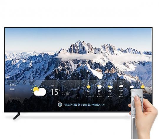 삼성전자 자체 AI 음성인식플랫폼 ‘빅스비’가 탑재된 2018년형 QLED TV.