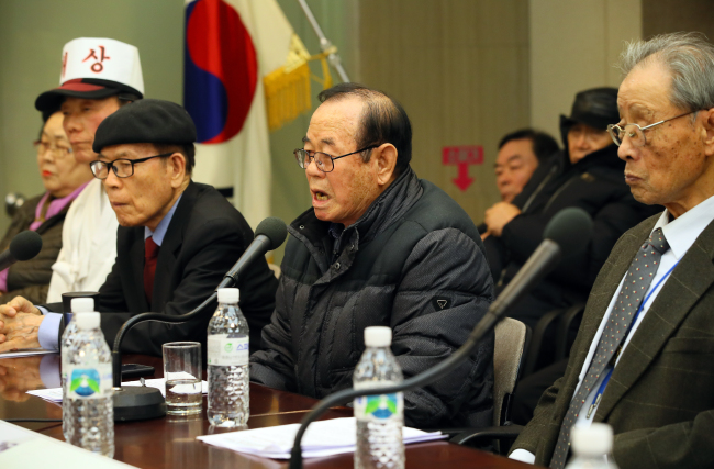 강제징용 피해자 이성우 씨가 20일 서울 중구 프레스센터에서 열린 아시아태평양전쟁희생자한국유족회 1천여명 소송단의 한국 정부를 상대로 한일청구권 환수 및 1억 보상 청구 소송 기자회견에서 일본정부의 사과를 촉구하고 있다.[사진=연합뉴스]