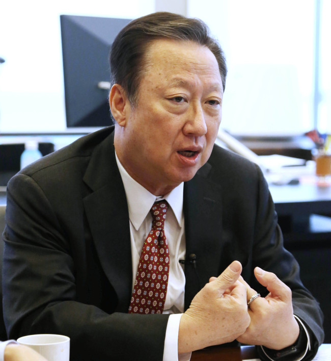 KCCI Chairman Park Yong-maan speaks at an interview with reporters in Seoul.(KCCI)