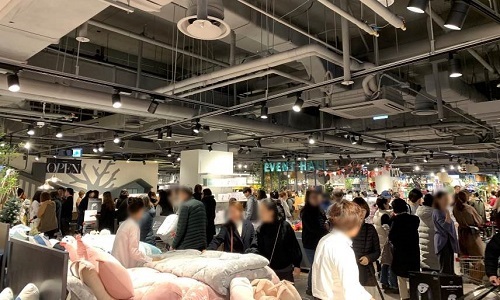세종파이낸스센터를 방문한 쇼핑객의 모습