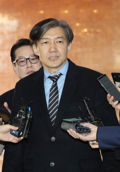 조국 대통령비서실 민정수석이 31일 운영위원회에 참석하기 전 국회 본청에 들어서고 있다.[사진=연합뉴스]