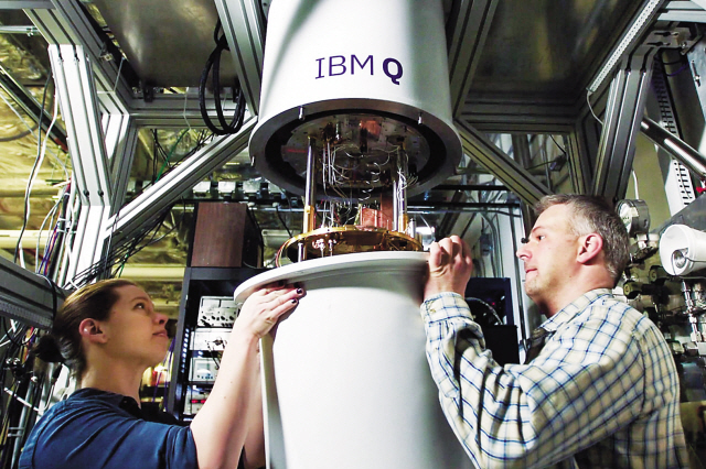 IBM이 개발한 양자컴퓨터 IBM Q. 포춘 500대 기업과 연구기관, 스타트업 네트워크가 IBM Q를 활용해 양자컴퓨터를 연구한다  [출처=IBM]