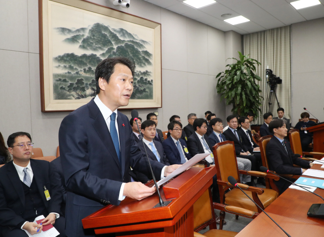 임종석 대통령 비서실장이 31일 국회에서 열린 운영위원회에서 업무보고를 하고 있다.[사진=연합뉴스]
임종석 대통령 비서실장이 31일 국회에서 열린 운영위원회에서 업무보고를 하고 있다.[사진=연합뉴스]