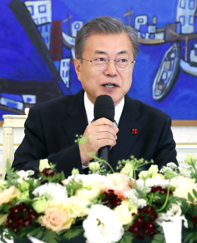 문재인 대통령이 31일 오전 청와대에서 열린 당 지도부 초청 오찬에서 발언하고 있다. [사진=연합뉴스]