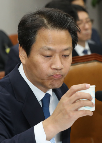 31일 열린 국회 운영위원회 전체회의에 참석한 임종석 대통령 비서실장. [사진=연합뉴스]