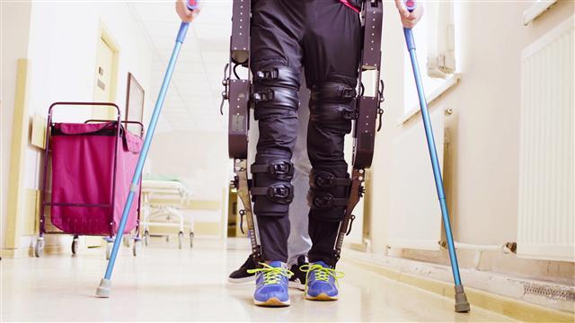 최근 재활로봇기술이 상용화 수준에 도달했음에도 정작 이를 판매할 시장은 부족해 업계가 고민에 빠져 있다.