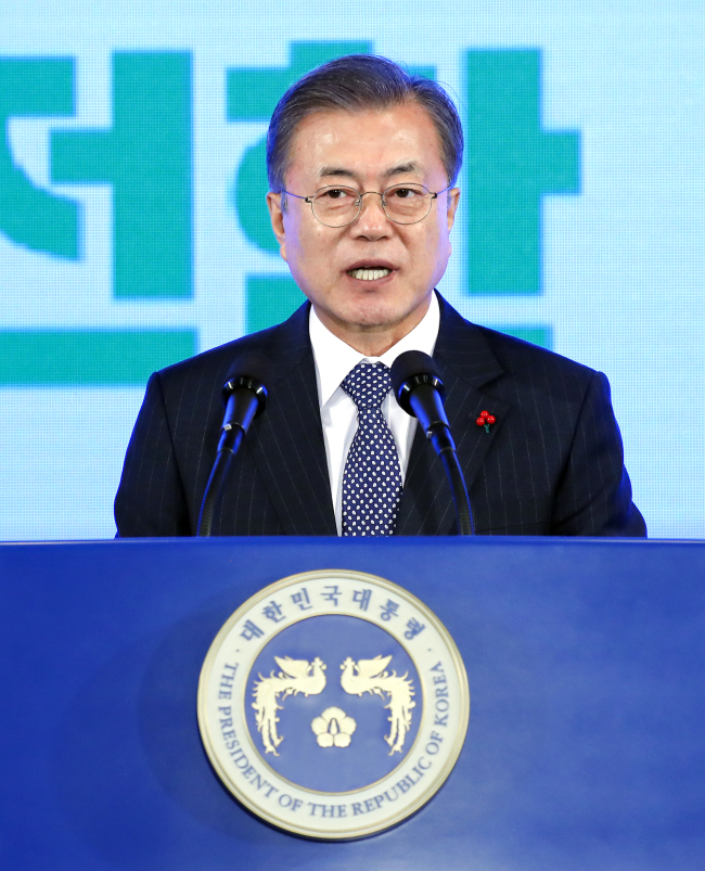 <YONHAP PHOTO-2327> 문 대통령, '2019 기해년에는' (서울=연합뉴스) 배재만 기자 = 문재인 대통령이 2일 오전 서울 여의도 중소기업중앙회 그랜드홀에서 열린 2019 기해년 신년회에서 신년 인사말을 하고 있다. 2019.1.2 scoop@yna.co.kr/2019-01-02 13:55:35/ <저작권자 ⓒ 1980-2019 ㈜연합뉴스. 무단 전재 재배포 금지.>
<YONHAP PHOTO-2327> 문 대통령, '2019 기해년에는' (서울=연합뉴스) 배재만 기자 = 문재인 대통령이 2일 오전 서울 여의도 중소기업중앙회 그랜드홀에서 열린 2019 기해년 신년회에서 신년 인사말을 하고 있다. 2019.1.2 scoop@yna.co.kr/2019-01-02 13:55:35/ <저작권자 ⓒ 1980-2019 ㈜연합뉴스. 무단 전재 재배포 금지.>