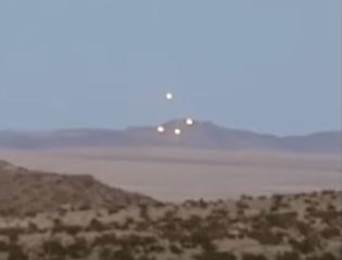 빅토리아가 찍은 'UFO' 추정 빛무리들. (유튜브 캡처)