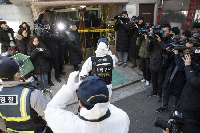 Police raid the house of Shin Jae-min, whistleblower and former official at the Ministry of Economy and Finance, after a friend reported Shin missing Thursday morning and expressed concerns that he might be planning to take his own life. (Yonhap)
