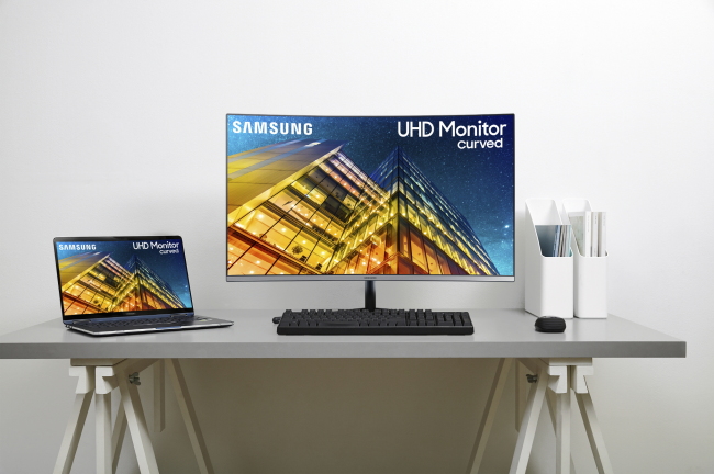 삼성전자의 '커브드 UHD 모니터'(모델명: UR5GC)[사진=삼성전자 제공]
삼성전자의 '커브드 UHD 모니터'(모델명: UR5GC)[사진=삼성전자 제공]