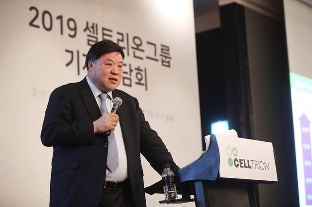 서정진 셀트리온그룹 회장이 지난 4일 기자간담회에서 내년 말 전격 경영 은퇴 계획을 밝히고 있다.  [제공=셀트리온]