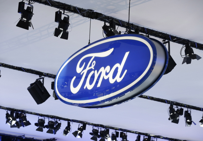 <YONHAP PHOTO-5814> epa07273093 (FILE) - The Ford car company logo on display at a press event at the 2015 New York International Auto Show at the Jacob K. Javits Center in New York City, New York, USA, 02 April 2015 (reissued 10 January 2019). Automobile manufacturer Ford has on 10 January 2019 announced it plans major changes in its operations in Europe, including United Kingdom. The move could see thousands of jobs being lost across Ford's european plants. EPA/JASON SZENES/2019-01-10 22:31:16/ <저작권자 ⓒ 1980-2019 ㈜연합뉴스. 무단 전재 재배포 금지.>
<YONHAP PHOTO-5814> epa07273093 (FILE) - The Ford car company logo on display at a press event at the 2015 New York International Auto Show at the Jacob K. Javits Center in New York City, New York, USA, 02 April 2015 (reissued 10 January 2019). Automobile manufacturer Ford has on 10 January 2019 announced it plans major changes in its operations in Europe, including United Kingdom. The move could see thousands of jobs being lost across Ford's european plants. EPA/JASON SZENES/2019-01-10 22:31:16/ <저작권자 ⓒ 1980-2019 ㈜연합뉴스. 무단 전재 재배포 금지.>