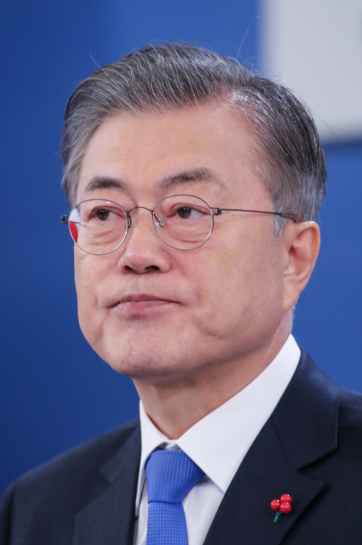 <YONHAP PHOTO-3518> 질문 듣는 문 대통령 (서울=연합뉴스) 황광모 기자 = 문재인 대통령이 10일 오전 청와대 영빈관에서 열린 2019년 신년 기자회견에서 취재진의 경제 관련 분야 질문을 듣고 있다. 2019.1.10 hkmpooh@yna.co.kr/2019-01-10 14:40:25/ <저작권자 ⓒ 1980-2019 ㈜연합뉴스. 무단 전재 재배포 금지.>
<YONHAP PHOTO-3518> 질문 듣는 문 대통령 (서울=연합뉴스) 황광모 기자 = 문재인 대통령이 10일 오전 청와대 영빈관에서 열린 2019년 신년 기자회견에서 취재진의 경제 관련 분야 질문을 듣고 있다. 2019.1.10 hkmpooh@yna.co.kr/2019-01-10 14:40:25/ <저작권자 ⓒ 1980-2019 ㈜연합뉴스. 무단 전재 재배포 금지.>